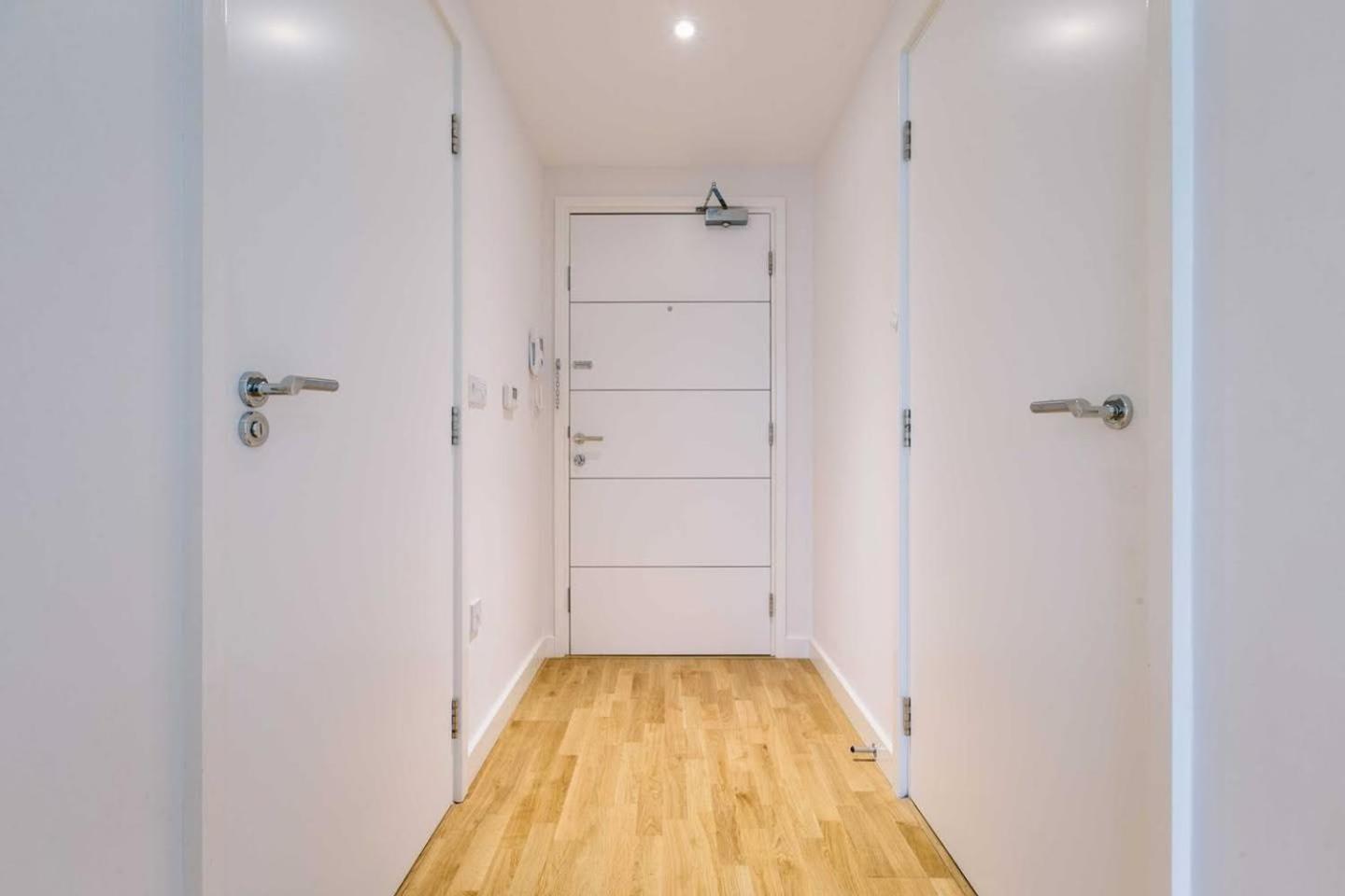 Very Modern 17min London Paddington, 8min Legoland *