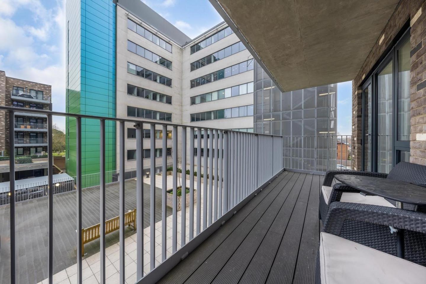 Very Modern 17min London Paddington, 8min Legoland Apartment