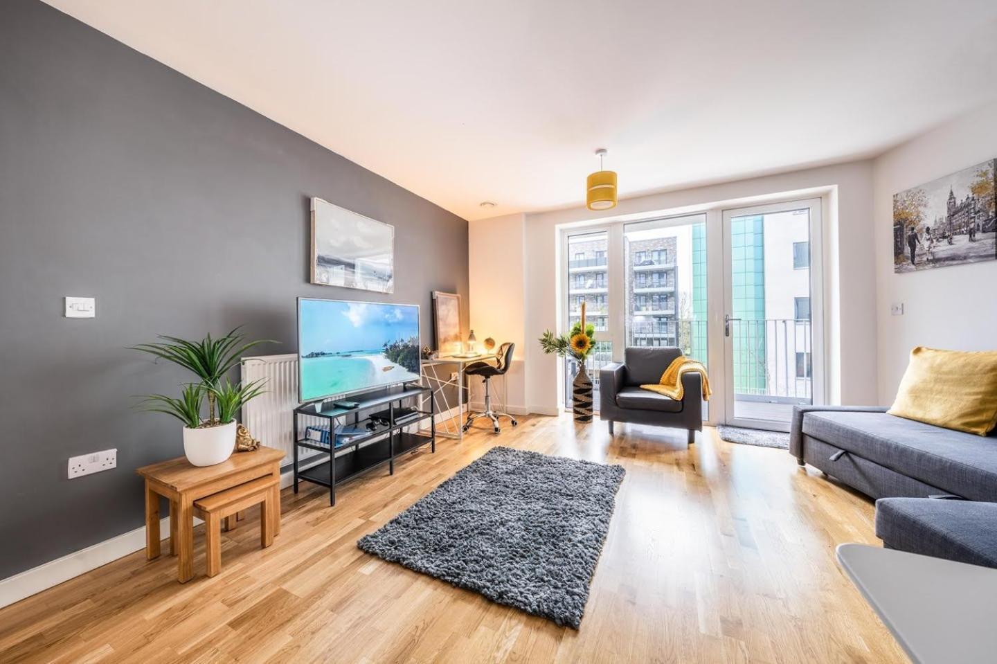 Very Modern 17min London Paddington, 8min Legoland Apartment Slough