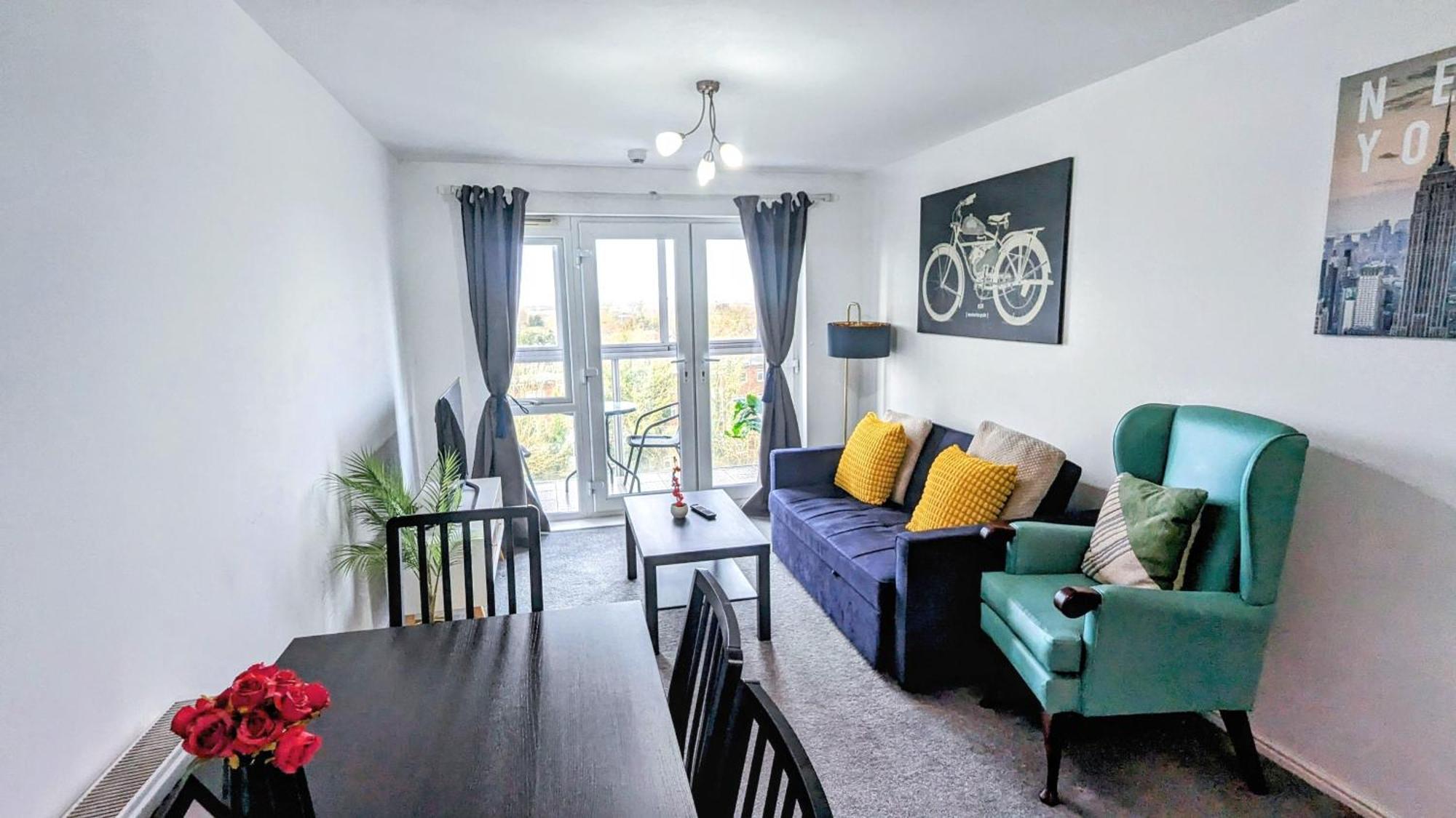 Bright & Spacious Flat - Perfect For Exploring London , & Windsor! Apartamento