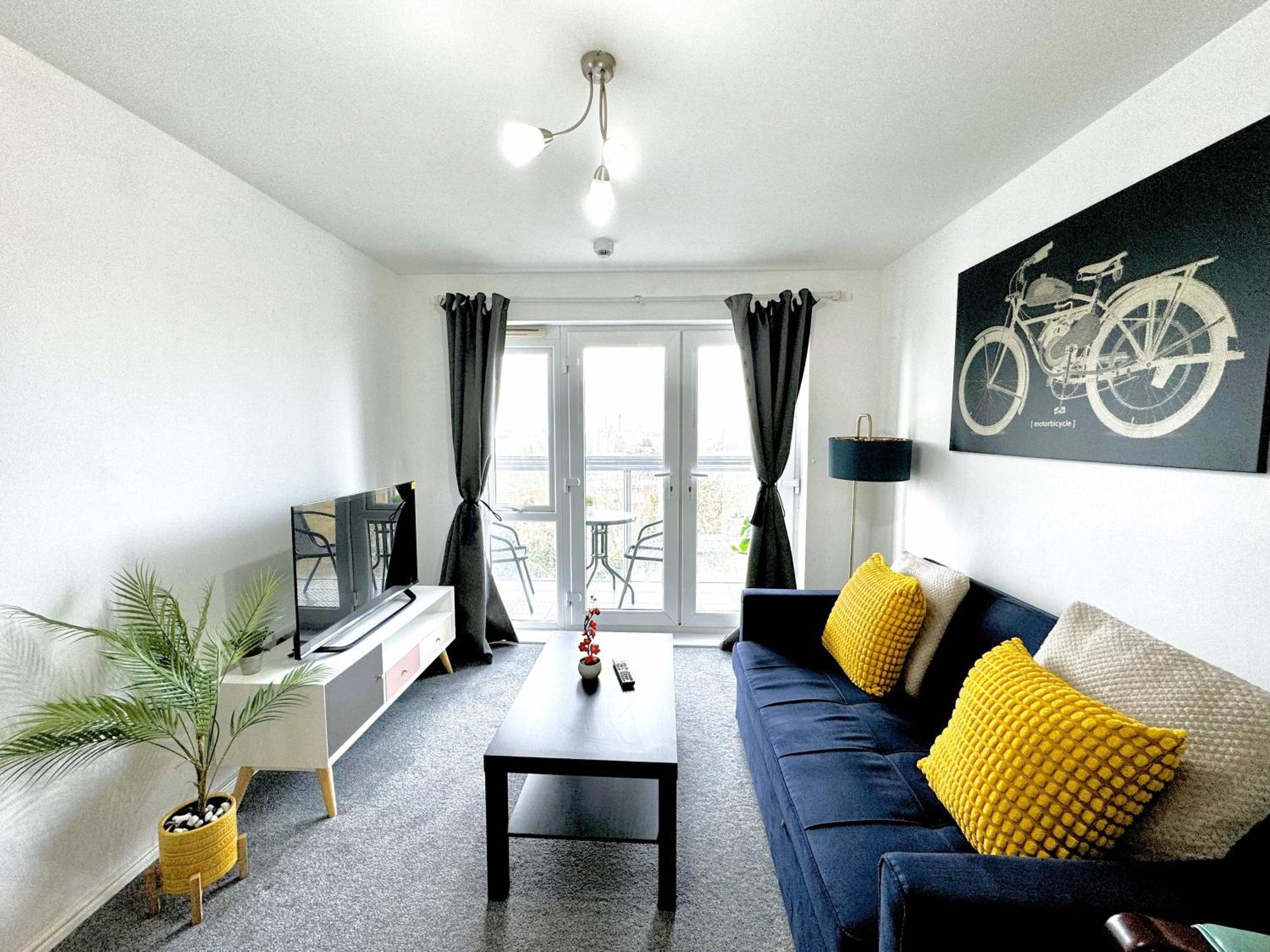 Bright & Spacious Flat - Perfect For Exploring London , & Windsor!