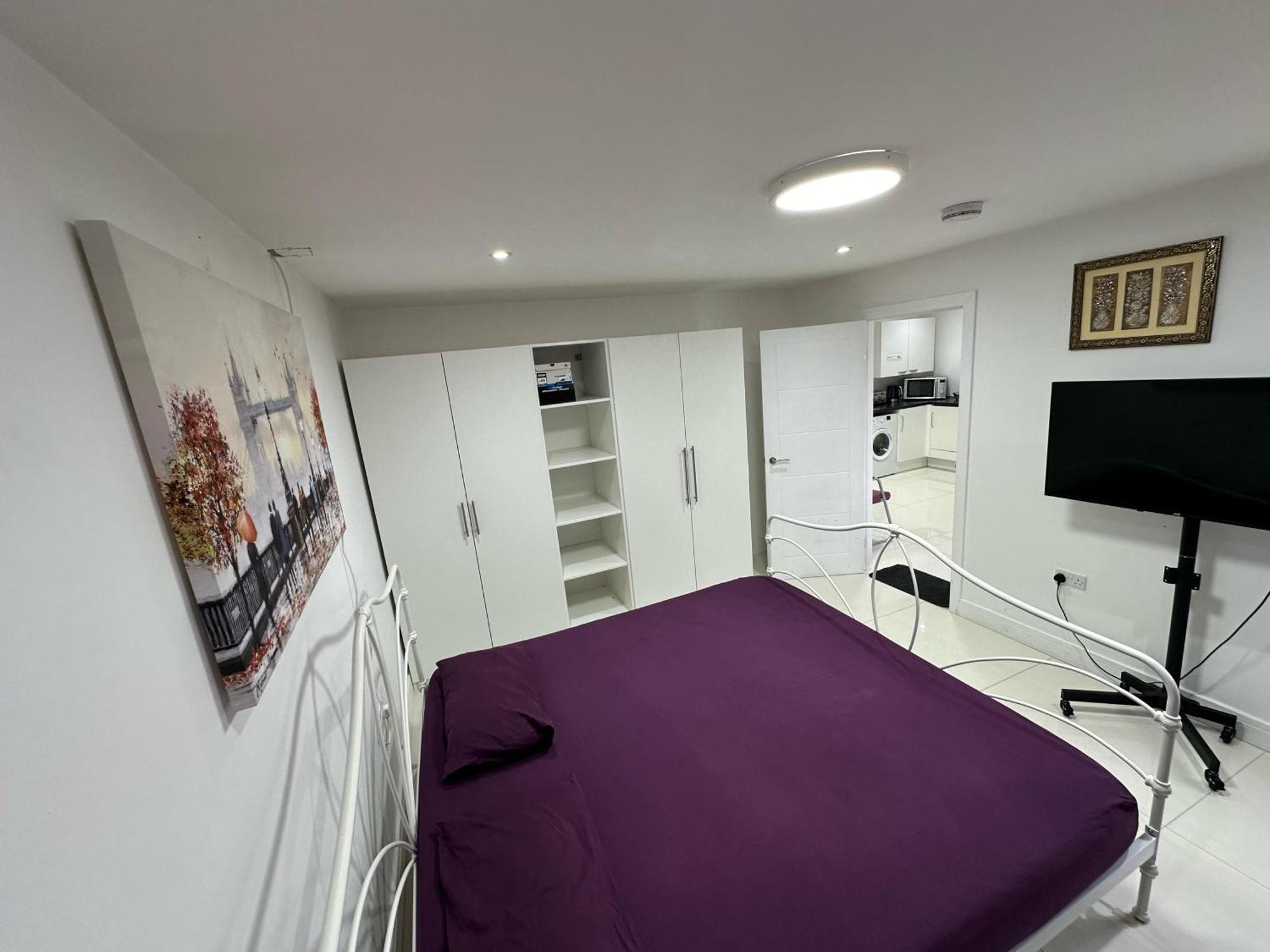 Apartment Separate One Bedroom Large In Slough