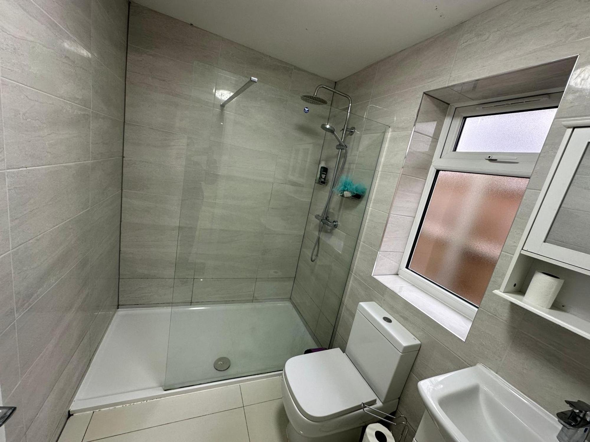 Separate One Bedroom Large In Slough