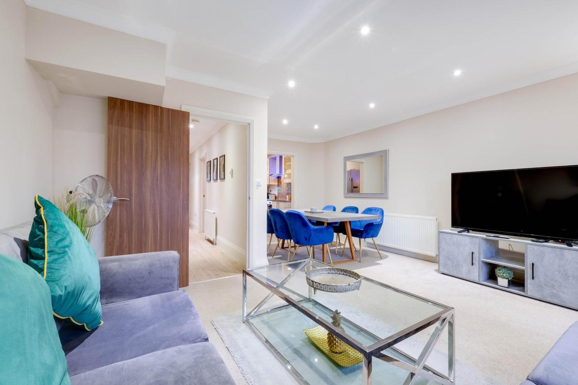 Town Center 4 Bedroom 4 Bathroom Hse With Parking By 360stays * Slough