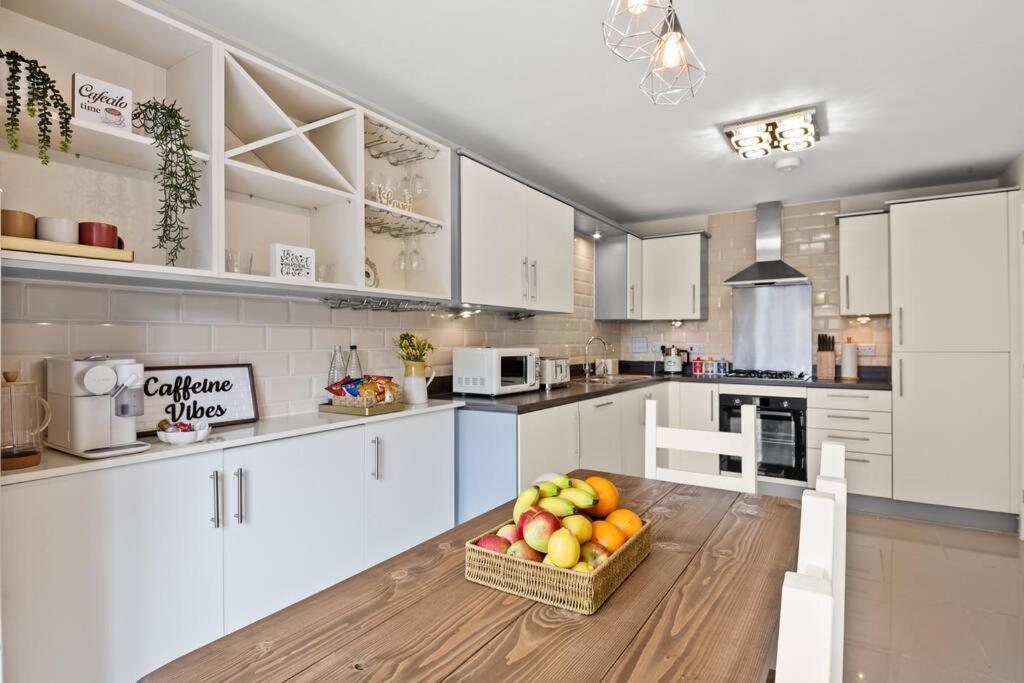 Radiant Retreat Ideal For Legoland, Windsor, & Lhr