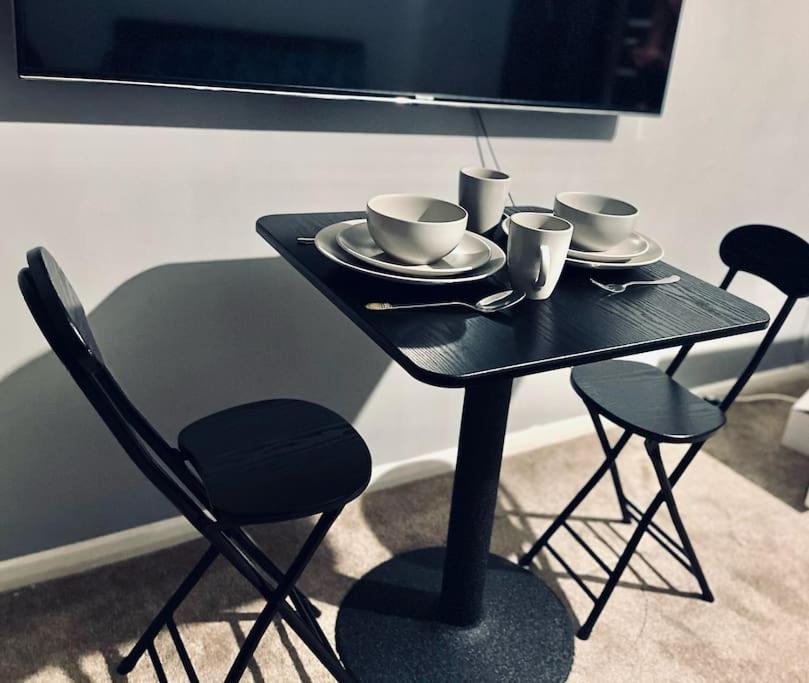 3 Bed For 8 Apartment *