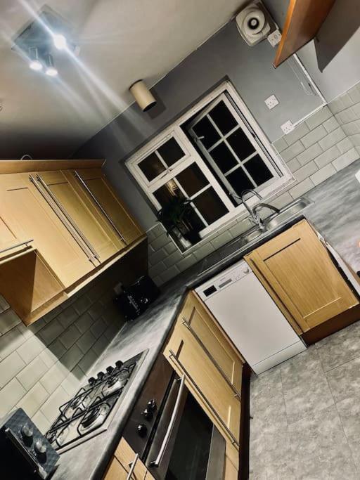 Apartment 3 Bed For 8 Slough