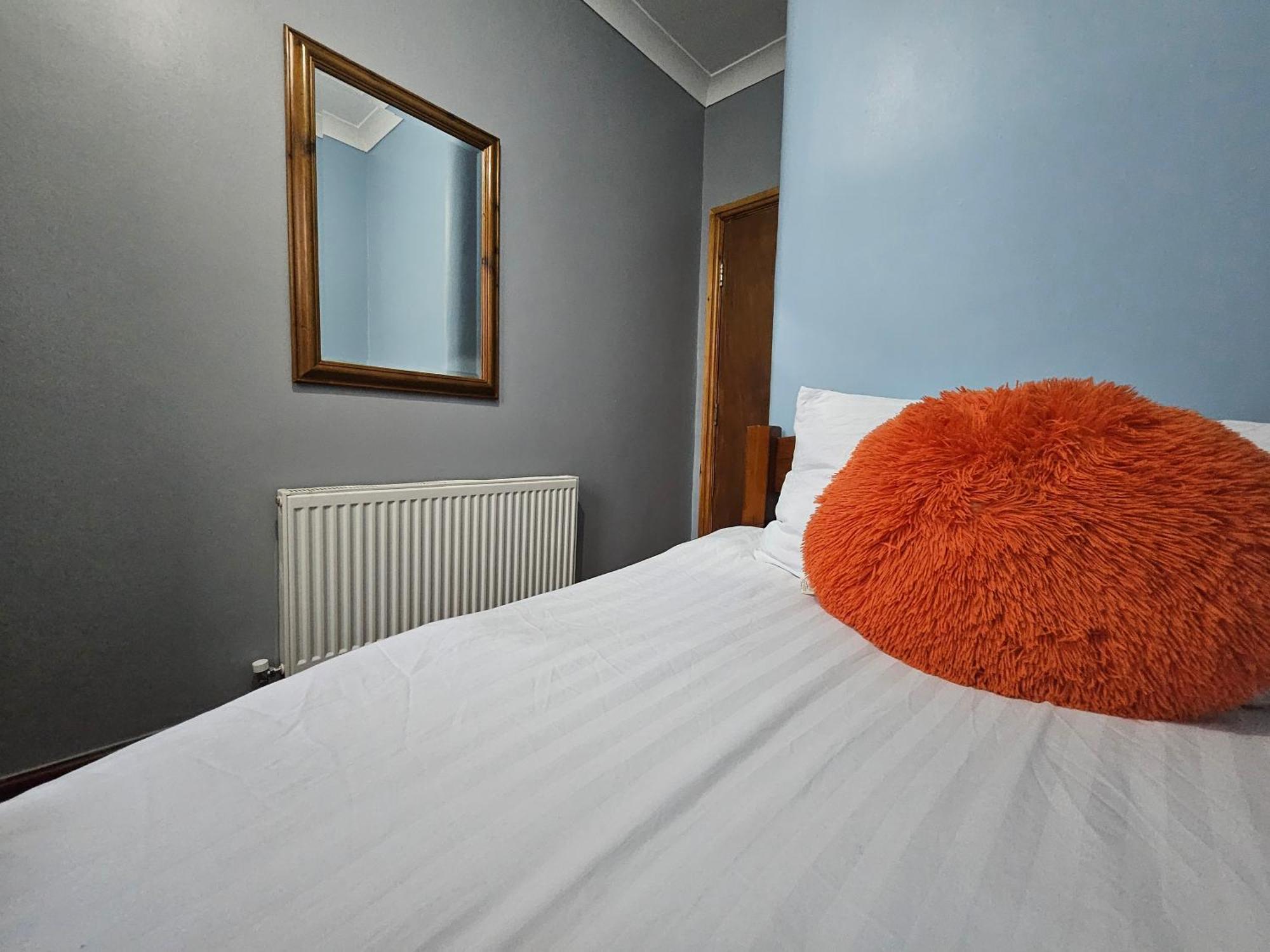 Casa de férias 6 Bedrooms Legoland Windsor Heathrow Sleep 10