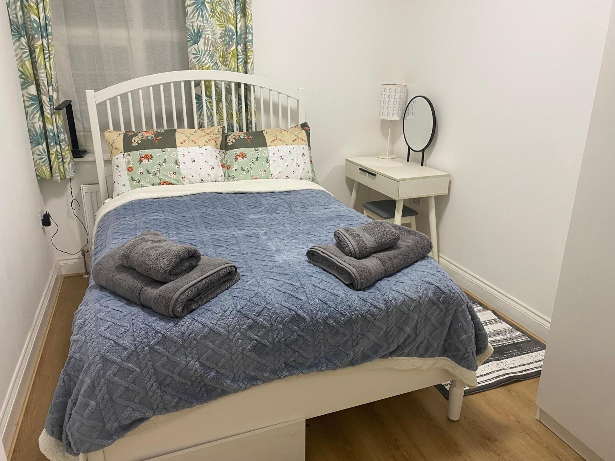 Apartment Slough - Sleeps 3 - Petfriendly - Riverside - Bay *