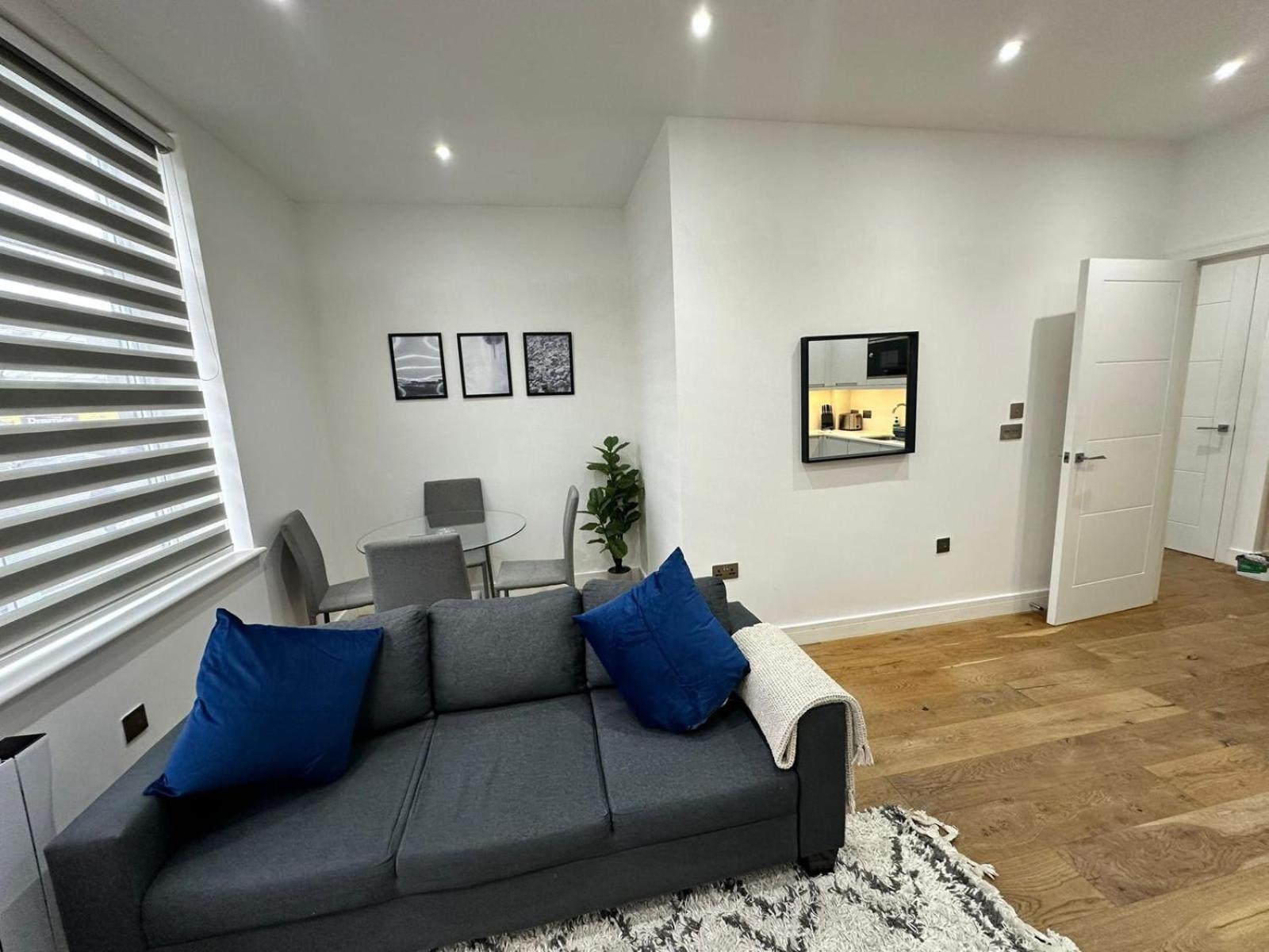 Apartment Charming Two Bedroom On Stoke Road Slough
