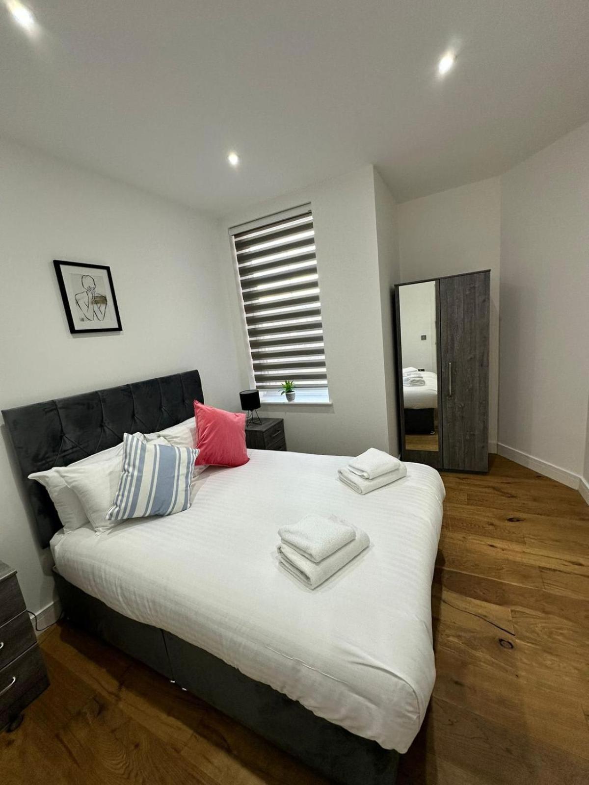 Charming Two Bedroom On Stoke Road * Slough