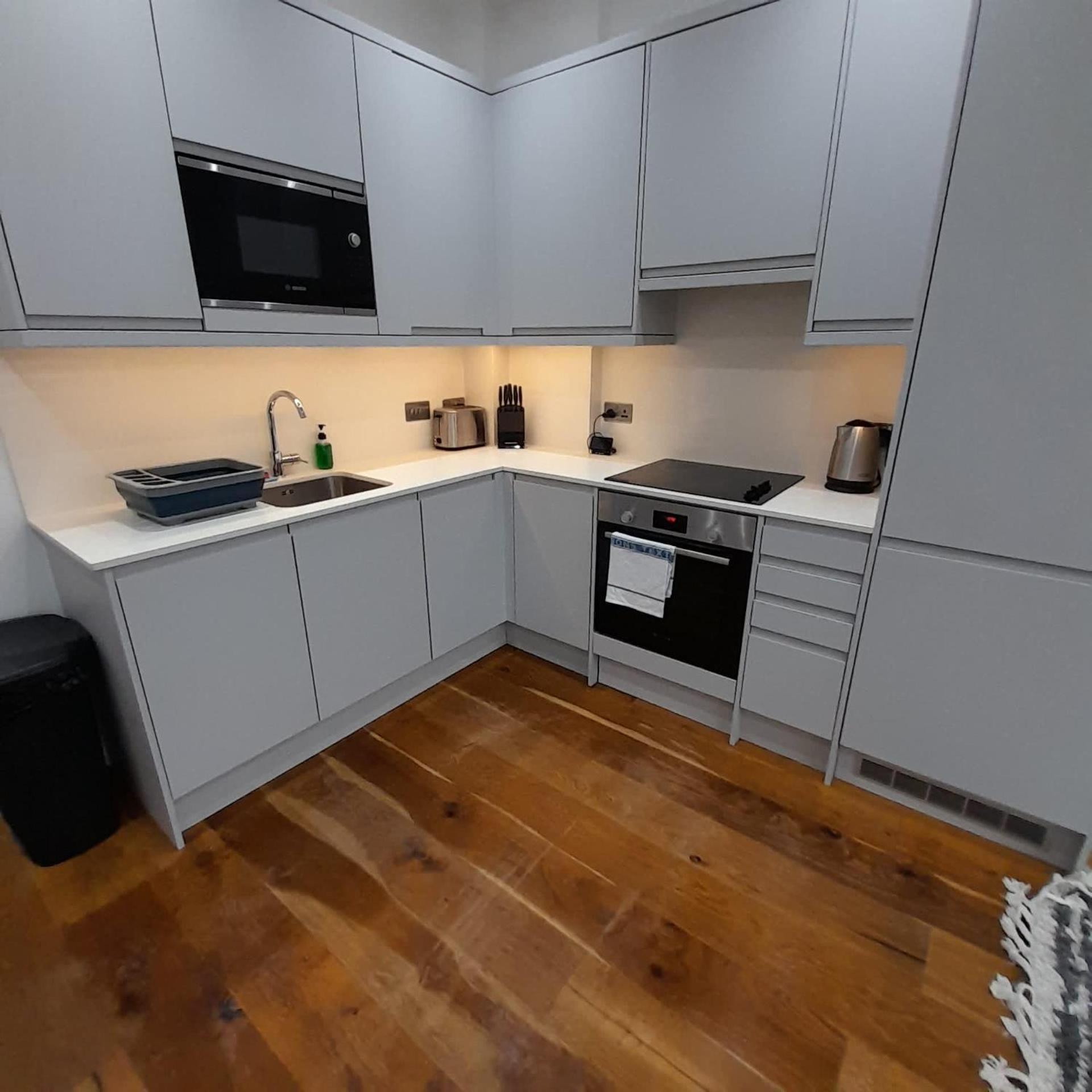 Charming Two Bedroom On Stoke Road Apartment Slough
