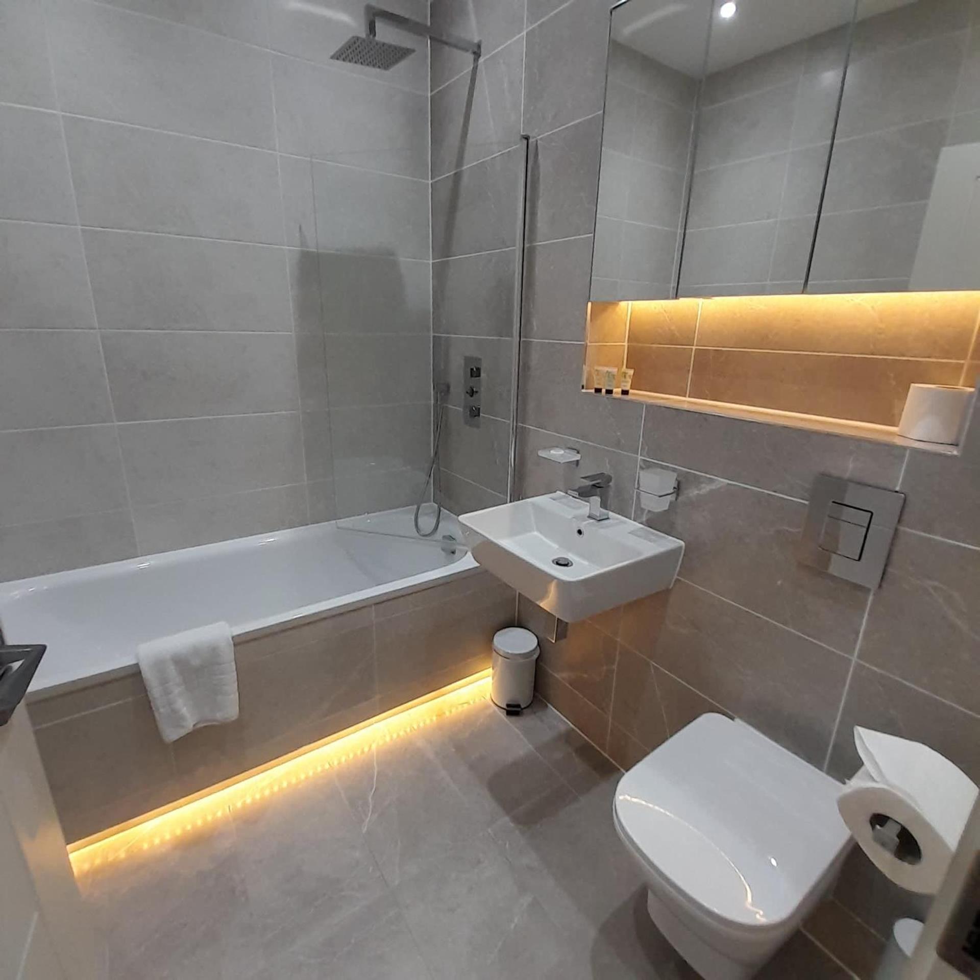 Charming Two Bedroom On Stoke Road * Slough
