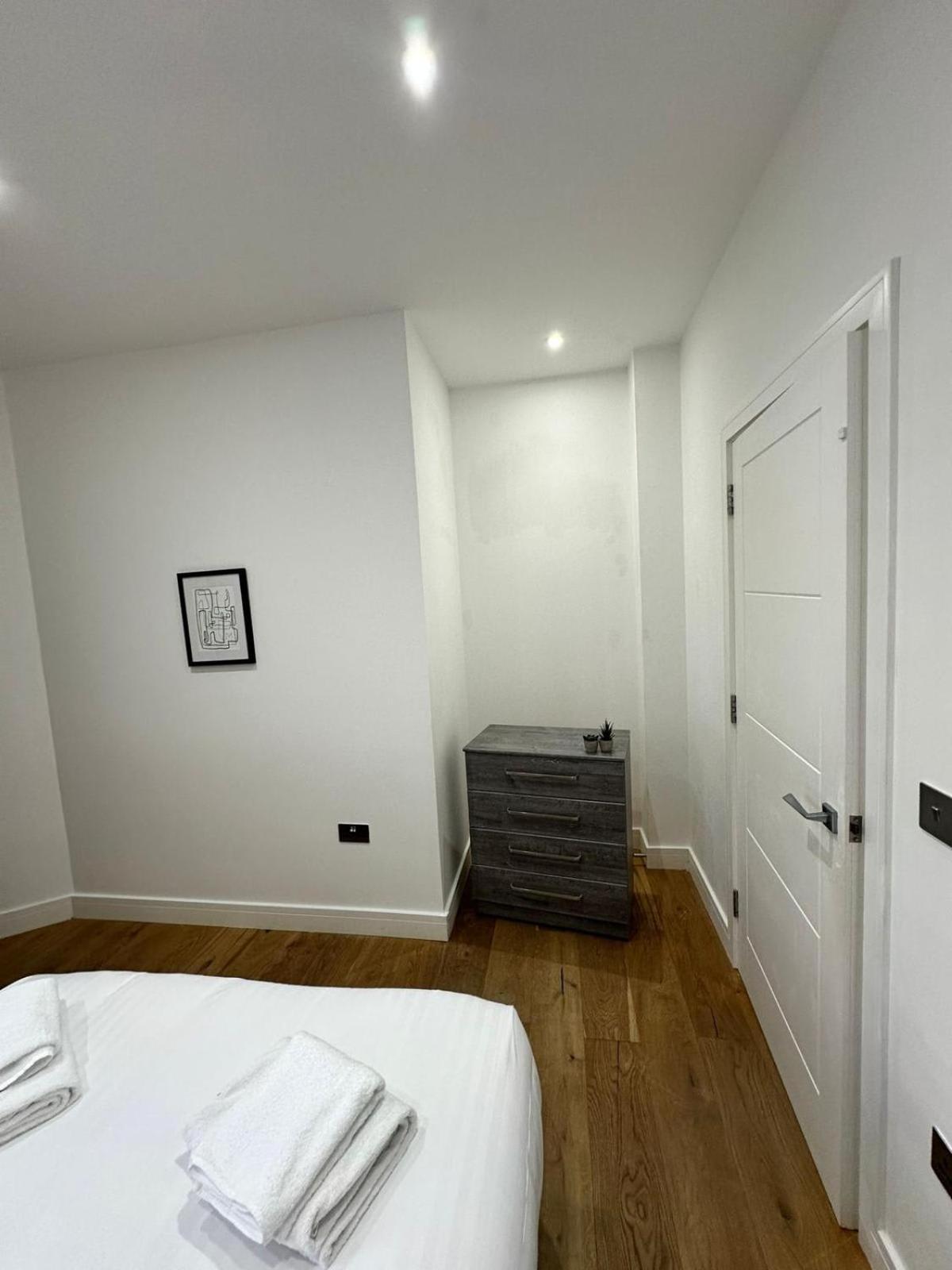 Apartment Charming Two Bedroom On Stoke Road Slough
