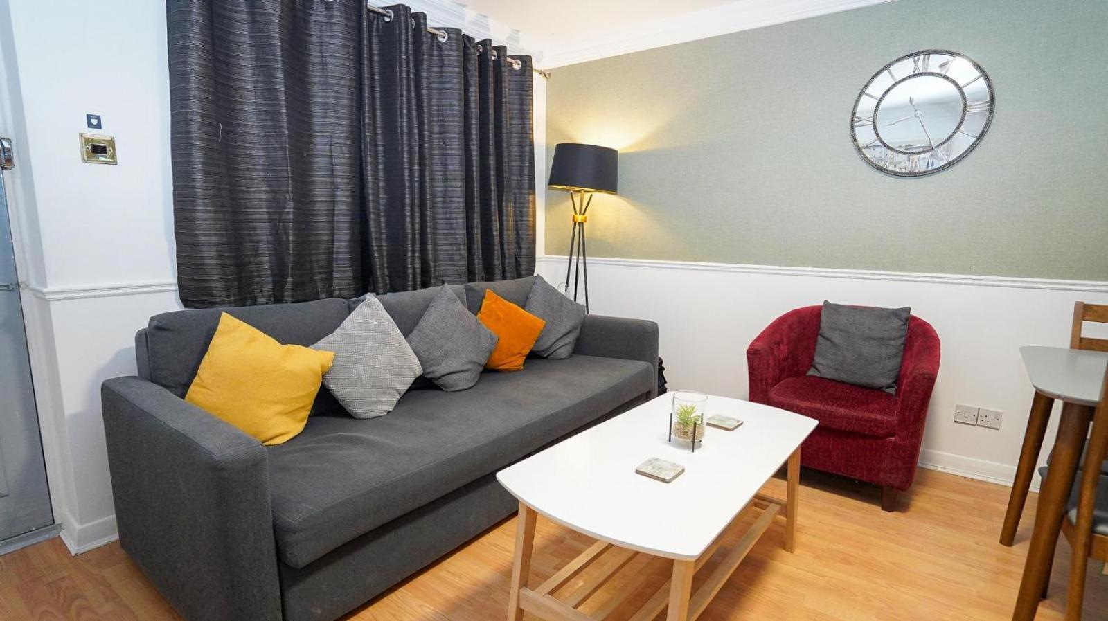 Ground Floor 2bedroom In By Easy 2 Manage Apartamento