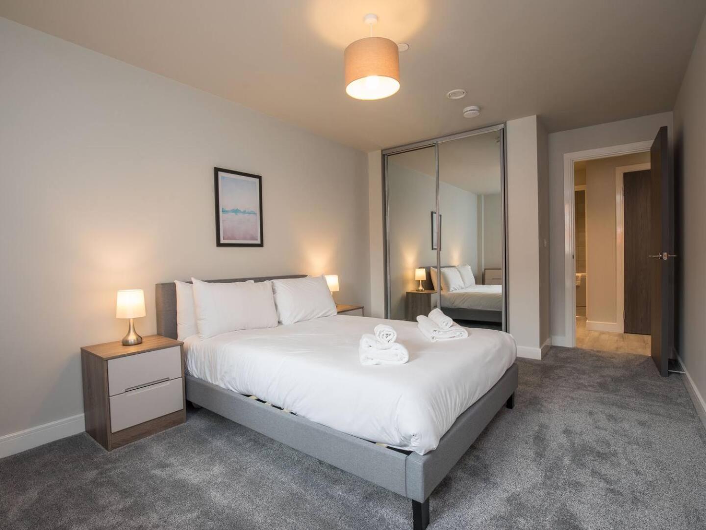 Sophisticated With Parking Apartment Slough