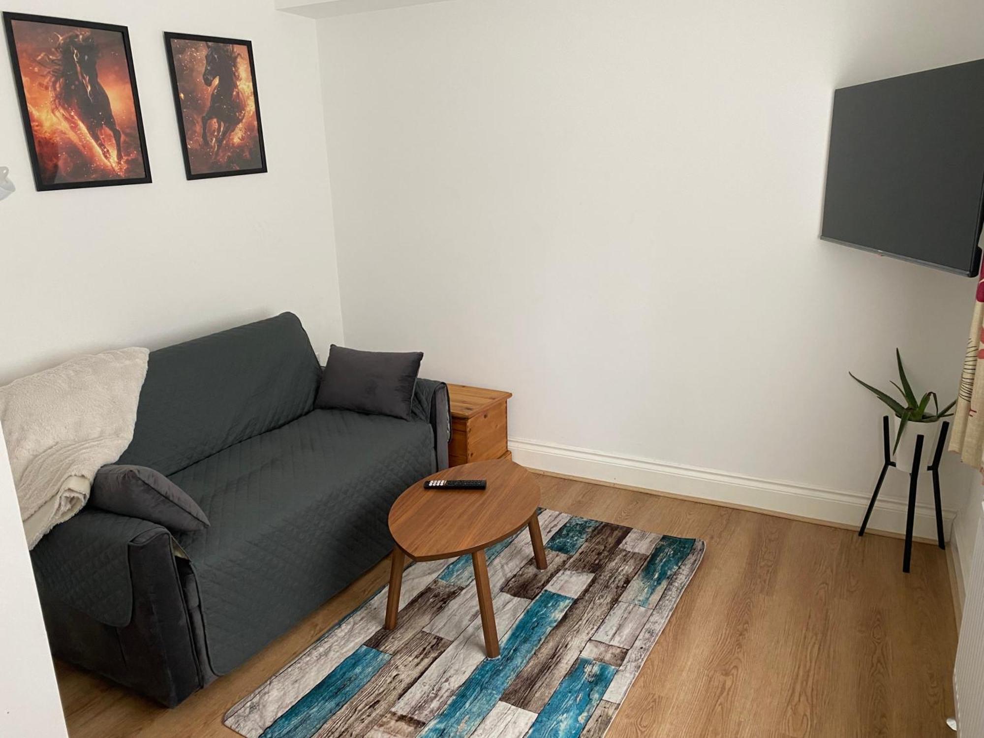 - Sleeps 3 - Petfriendly - Riverside - Bay Apartment
