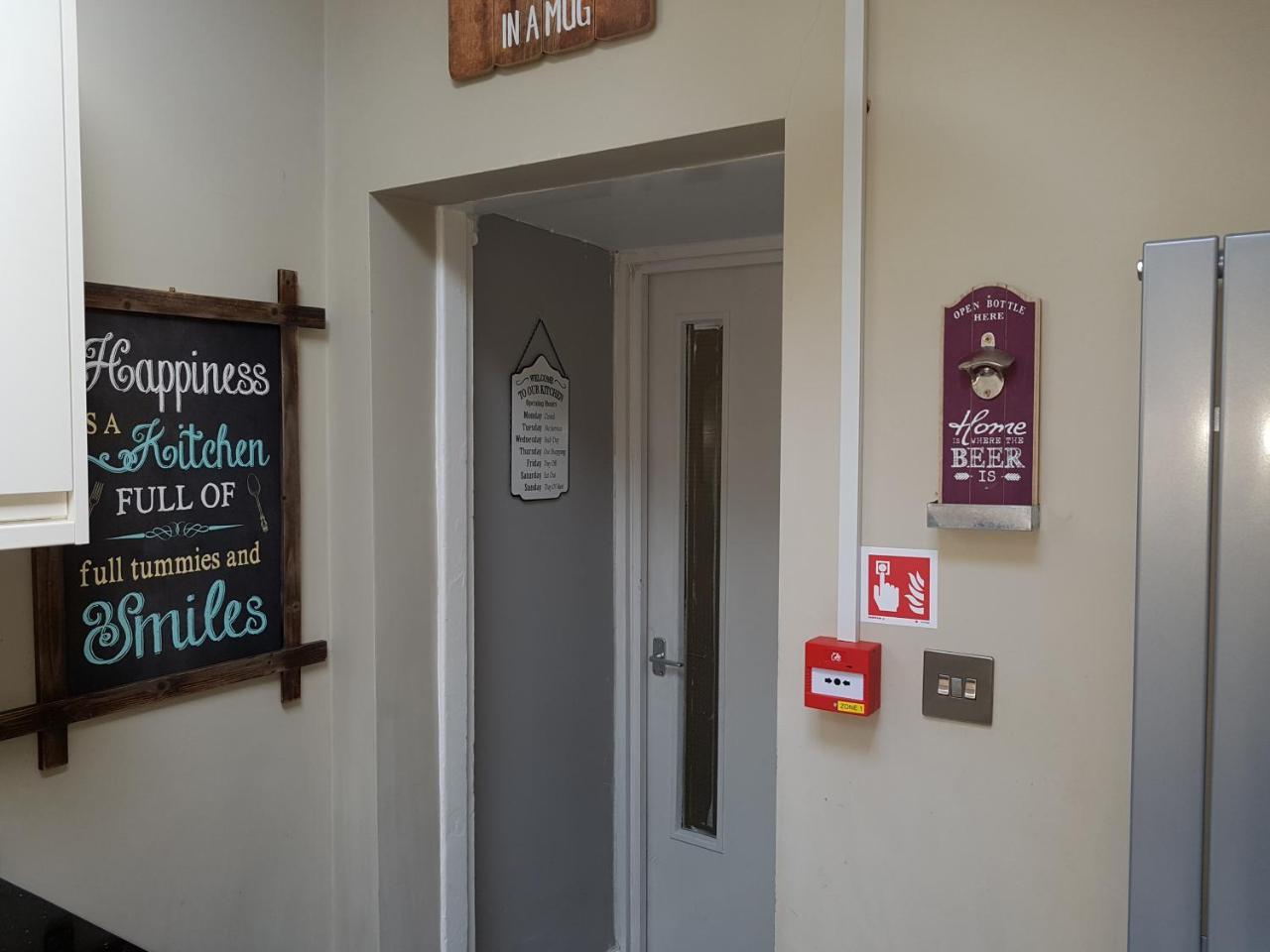 Apartment Centre Townhouse With Driveway Parking For Up To Two Cars *