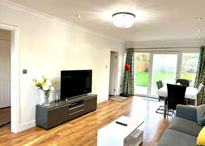 Greenfield\'S Halkingcroft Home - Modern 3-Bedroom House In Langley, Sl3 7Bb