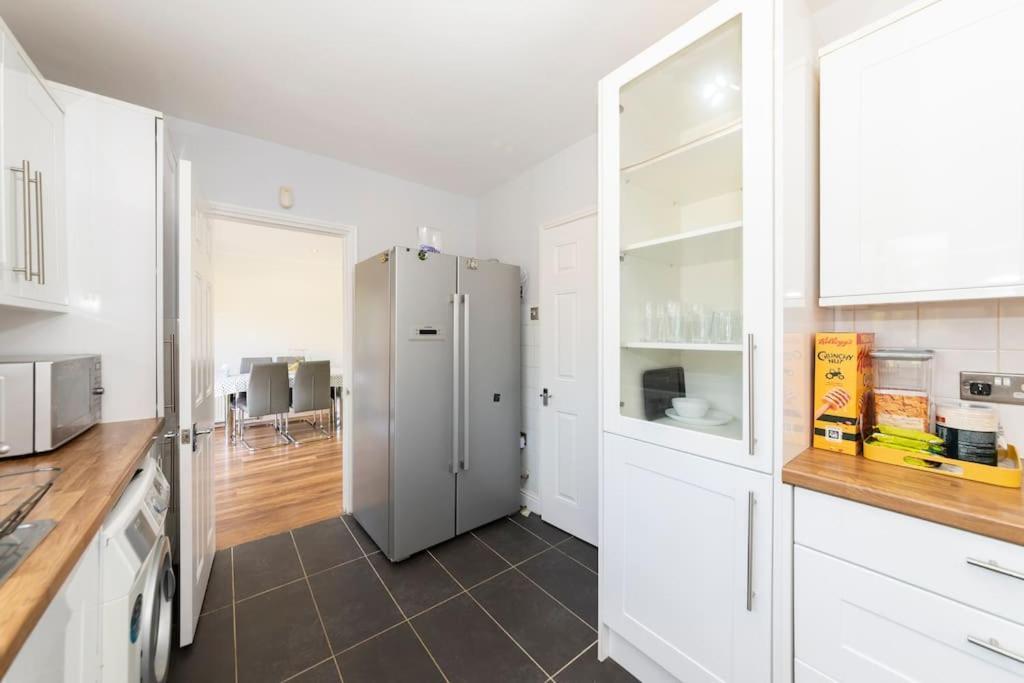 Greenfield's Halkingcroft - Modern 3-bedroom House In Langley, Sl3 7bb Holiday home Slough